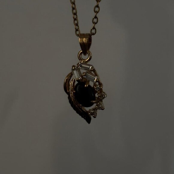 Vintage ONYX Pendant Necklace, Dolphin Ore 18K Gold Electroplate - Picture 8 of 8
